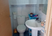 Отдельно стоящий дом с участком на продажу в городе Sa. Фото