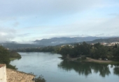 Дом с участком на продажу в городе Móra d'Ebre Фото
