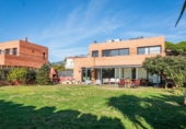 Chalet independiente con terreno en venta en la España, Sant Vicenç de Montalt, ref: TR381056 foto
