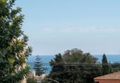 Вилла с участком на продажу в городе Torremolinos. Фото