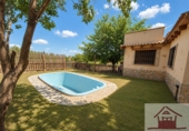 Xalet independent amb terreny en venda a Manises ref.: TR414018 foto