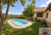Xalet independent amb terreny en venda a Manises ref.: TR414018 foto