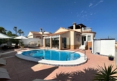 Chalet independiente con terreno en venta en la España, San Miguel de Salinas, ref: TR414151 foto