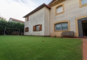 Chalet independiente con terreno en venta en la España, Cáceres, ref: TR354674 foto