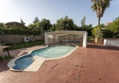 Chalet independiente con terreno en venta en la España, Cáceres, ref: TR354674 foto