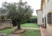 Chalet independiente con terreno en venta en la España, Cáceres, ref: TR354674 foto