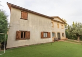 Chalet independiente con terreno en venta en la España, Cáceres, ref: TR354674 foto
