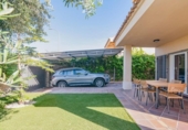 Chalet independiente con terreno en venta en la España, Villa de Otura, ref: TR414164 foto
