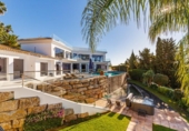 Chalet independiente con terreno en venta en la España, Marbella, ref: TR148521 foto