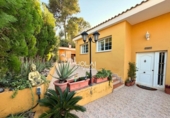Chalet independiente con terreno en venta en la España, Chiva, ref: TR349719 foto