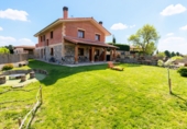 Chalet independiente con terreno en venta en Vitoria ref: TR406227 foto