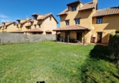 Chalet independiente con terreno en venta en Valverde de la Virgen ref: TR396146 foto