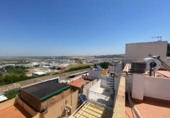 Chalet adosado con terreno en venta en Morón de la Frontera ref: TR414251 foto