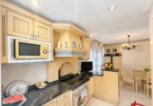 Отдельно стоящий дом с участком на продажу в городе Laredo. Фото