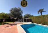 Chalet independiente con terreno en venta en La Guardia de Jaén ref: TR414282 foto