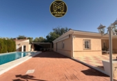 Chalet independiente con terreno en venta en La Guardia de Jaén ref: TR414282 foto