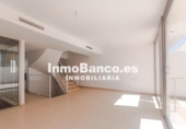 Chalet independiente con terreno en alquiler en la España, La Pobla de Vallbona, ref: TR227670 foto