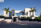 Chalet independiente con terreno en venta en la España, Marbella, ref: TR237730 foto