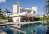 Chalet independiente con terreno en venta en la España, Marbella, ref: TR237730 foto