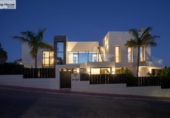 Chalet independiente con terreno en venta en la España, Marbella, ref: TR237730 foto