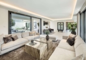 Chalet independiente con terreno en venta en la España, Marbella, ref: TR266049 foto