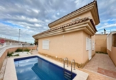 Casa de pueblo en venta en la España, Torrevieja, ref: TR414395 foto
