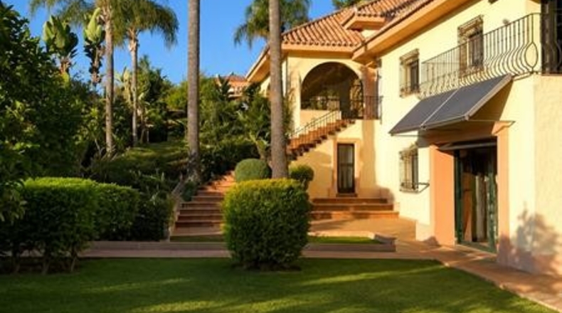 Málaga - Estepona - 2000m2