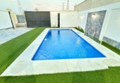 Chalet independiente con terreno en venta en la España, Dos Hermanas, ref: TR414536 foto