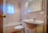 Chalet independiente con terreno en venta en la España, Sant Salvador de Guardiola, ref: TR414549 foto