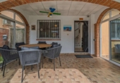 Отдельно стоящий дом с участком на продажу в городе Orihuela Фото