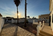 Chalet independiente con terreno en venta en la España, Torrevieja, ref: TR414588 foto