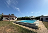 Chalet independiente con terreno en venta en la España, Aznalcázar, ref: TR414624 foto
