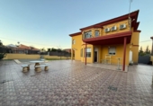 Chalet independiente con terreno en venta en la España, Bollullos de la Mitación, ref: TR414662 foto
