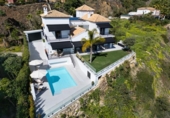 Chalet independiente con terreno en venta en la España, Benahavís, ref: TR308281 foto
