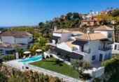 Chalet independiente con terreno en venta en la España, Benahavís, ref: TR308281 foto
