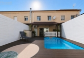 Chalet adosado con terreno en venta en Castellbisbal ref: TR414447 foto