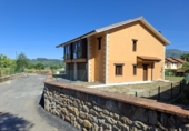 Chalet independiente con terreno en venta en la España, Cabezón de la Sal, ref: TR414690 foto