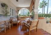 Отдельно стоящий дом с участком на продажу в городе Gójar Фото