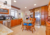 Chalet independiente con terreno en venta en la España, Ogíjares, ref: TR414839 foto