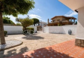 Chalet independiente con terreno en venta en la España, Chiclana de la Frontera, ref: TR414853 foto