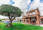 Chalet independiente con terreno en venta en la España, Roda de Berà, ref: TR375449 foto