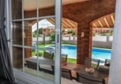 Chalet independiente con terreno en venta en la España, Roda de Berà, ref: TR375449 foto
