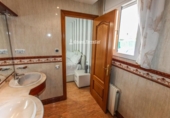 Chalet independiente con terreno en venta en la España, Roda de Berà, ref: TR375449 foto
