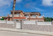 Chalet independiente con terreno en venta en la España, Roda de Berà, ref: TR375449 foto