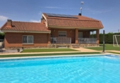 Chalet independiente con terreno en venta en la España, Nuevo Baztán, ref: TR404554 foto