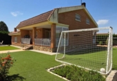 Chalet independiente con terreno en venta en la España, Nuevo Baztán, ref: TR404554 foto