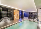 Chalet independiente con terreno en venta en la España, Marbella, ref: TR309819 foto