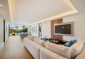 Chalet independiente con terreno en venta en la España, Marbella, ref: TR309819 foto
