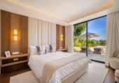Chalet independiente con terreno en venta en la España, Marbella, ref: TR309819 foto