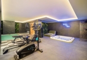 Chalet independiente con terreno en venta en la España, Marbella, ref: TR309819 foto